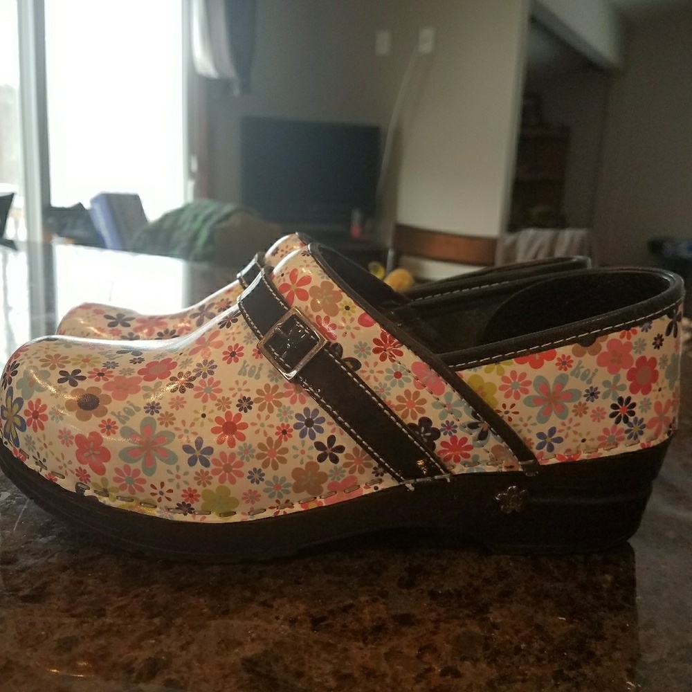 Koi Sanitas size 38